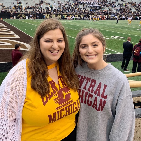 Meet your Posher, Lindsey and Kaylee - Picture 2 of 4